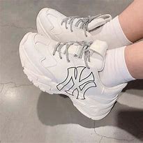 Xu Hướng Giày Sneaker 2023